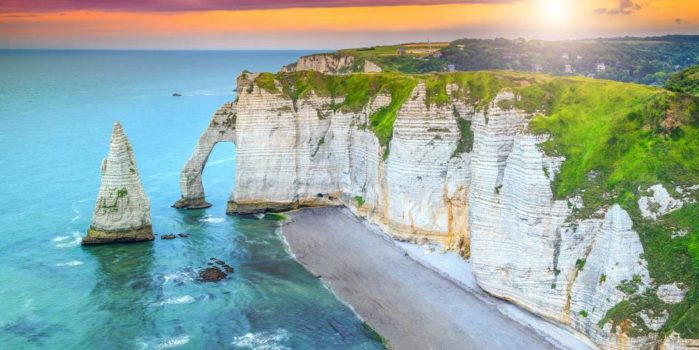 endroits par excellence à visiter en Normandie - Falaises d'etretat